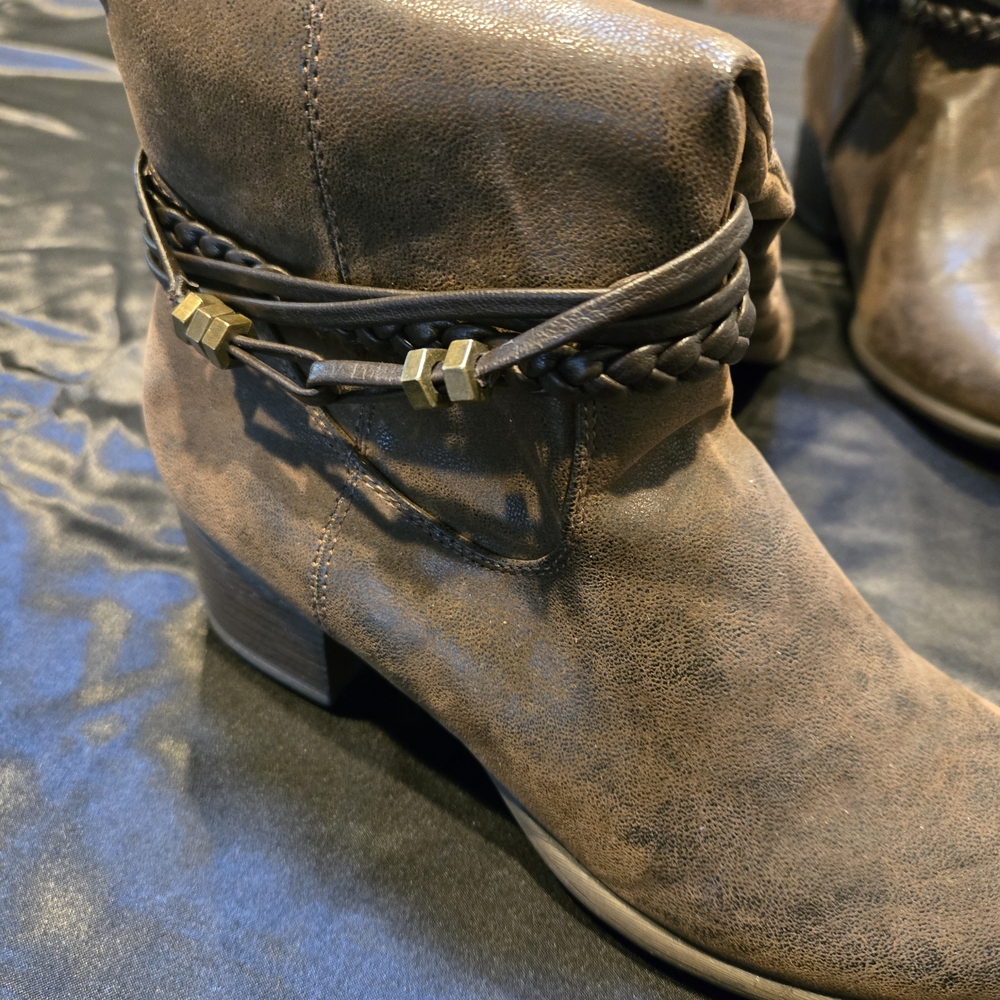 Nicole Brown mid high Boots with Braided Detail
